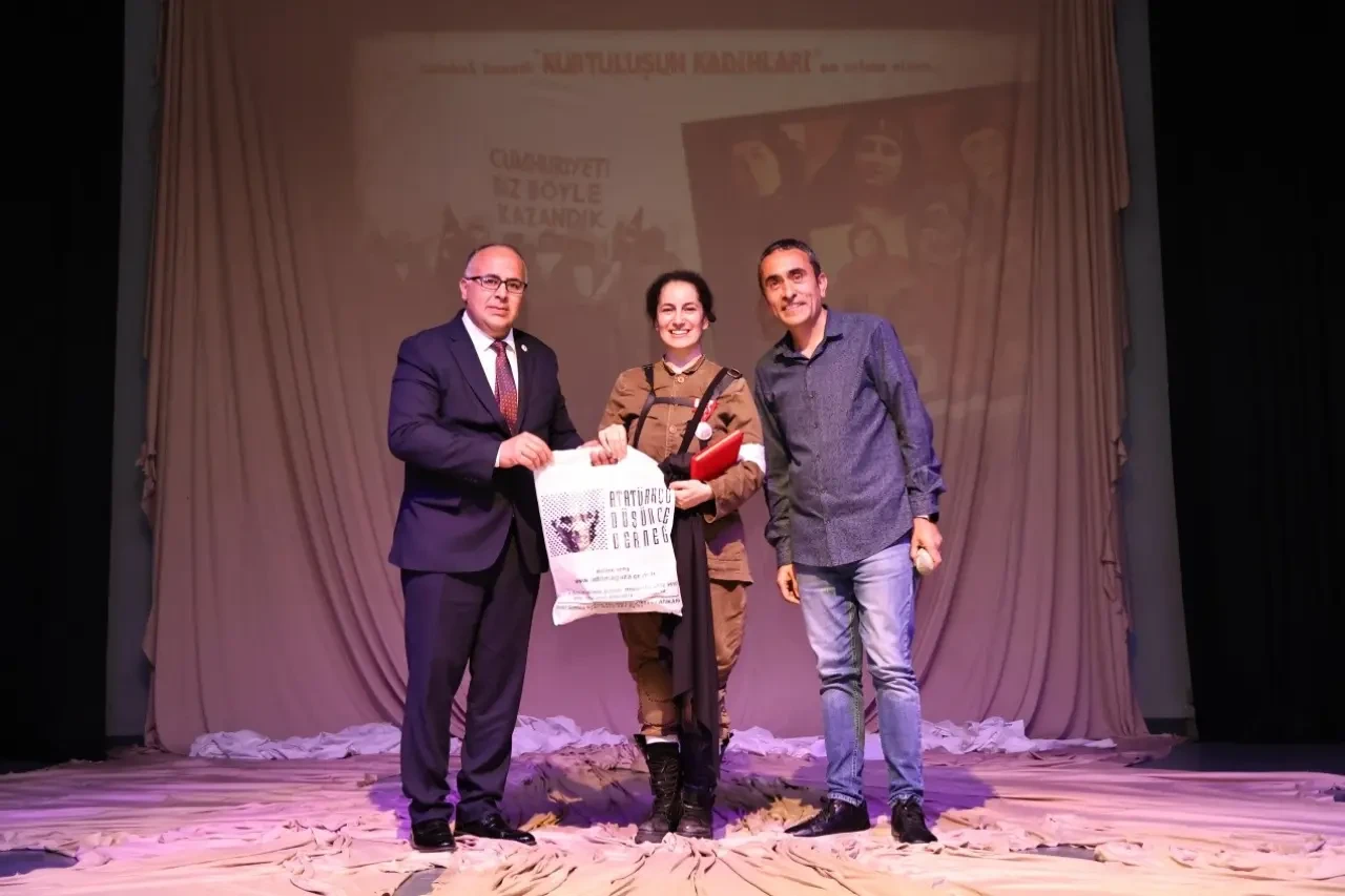 Kurtuluşun Kadınları Sahnedeydi 18