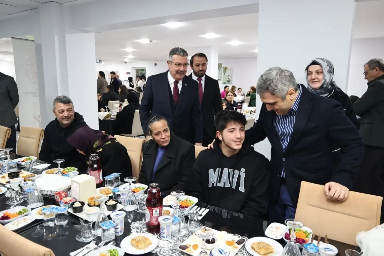 Kaymakam Karaaslan Ailelerle İftarda 4