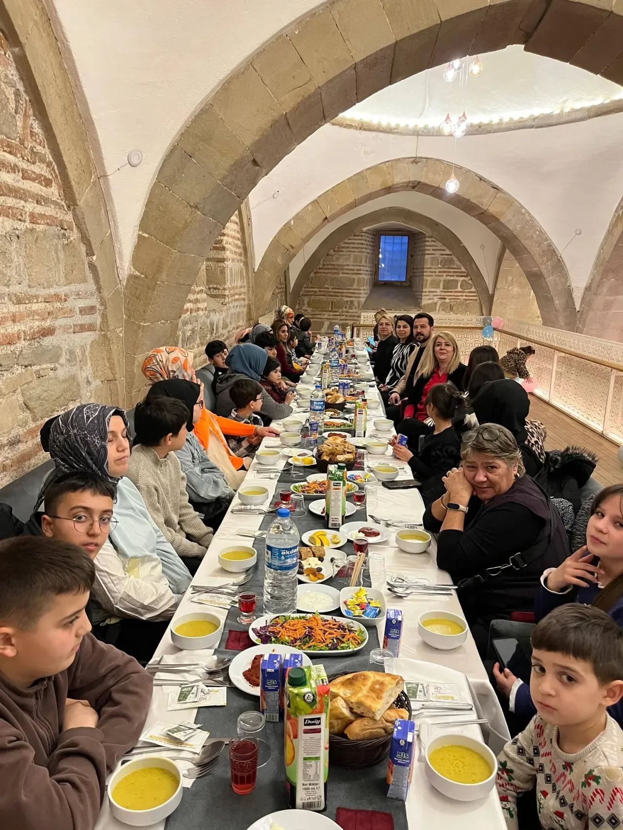 AK Kadınlar Ailelerle İftarda Buluştu 1