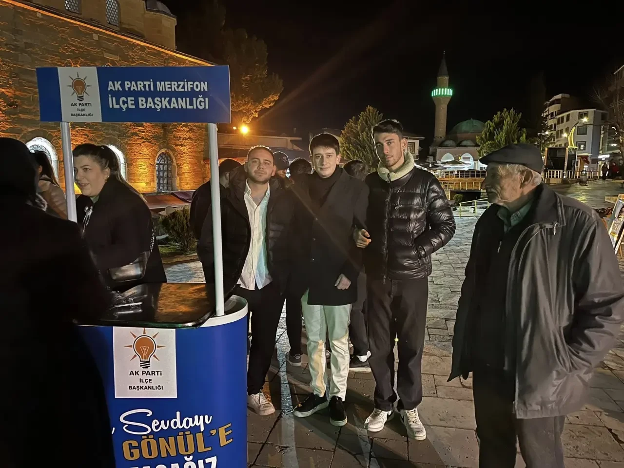 Ak Gençlikten Kadir Gecesi’nde İkram 2