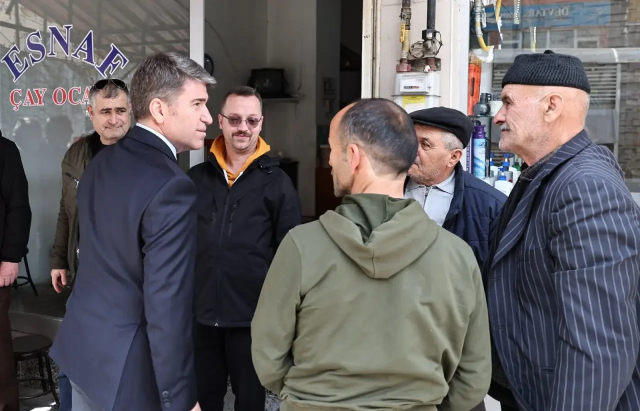 Amasya Valisi Bakan Sokağa İndi: Vatandaşla Bayramlaştı! 2