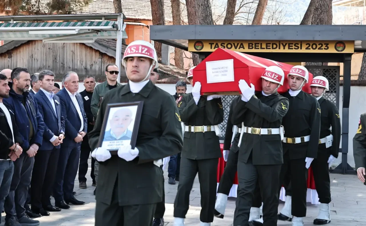 Taşova'nın Kore Gazisi Ahmet Kartal Son Yolculuğuna Uğurlandı 3