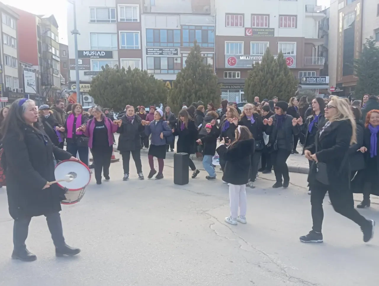 Merzifonlu Kadınlar Günlerini Halay Çekerek Kutladı! 6