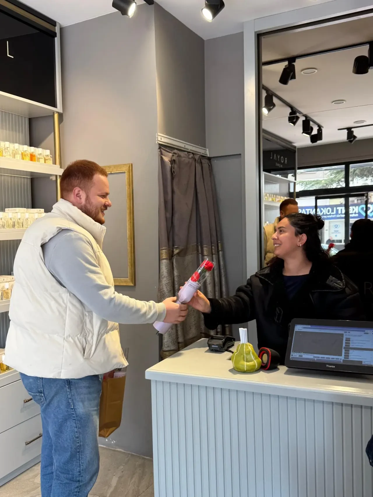 Merzifon CHP Gençlik Kolları’ndan Kadınlara Jest 3