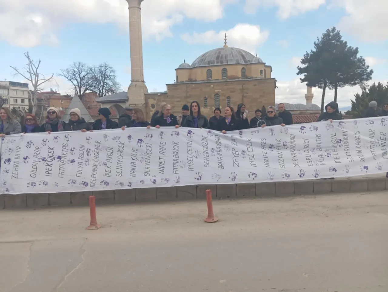 Merzifonlu Kadınlar Günlerini Halay Çekerek Kutladı! 1