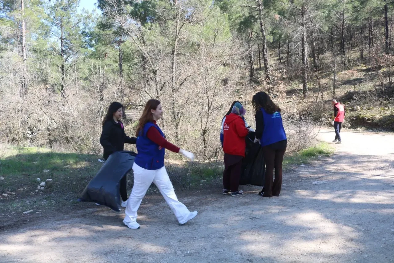 Amasya’da Gençler Doğaya Sahip Çıktı 6
