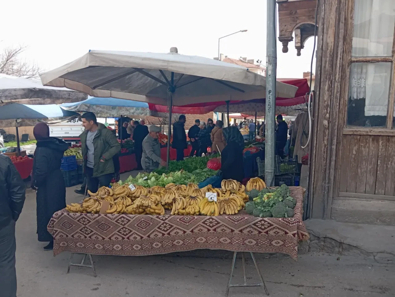 Merzifon Pazarı Bayram Sonrası Canlandı: Tezgah Az, Fiyatlar Sabit Kaldı 2
