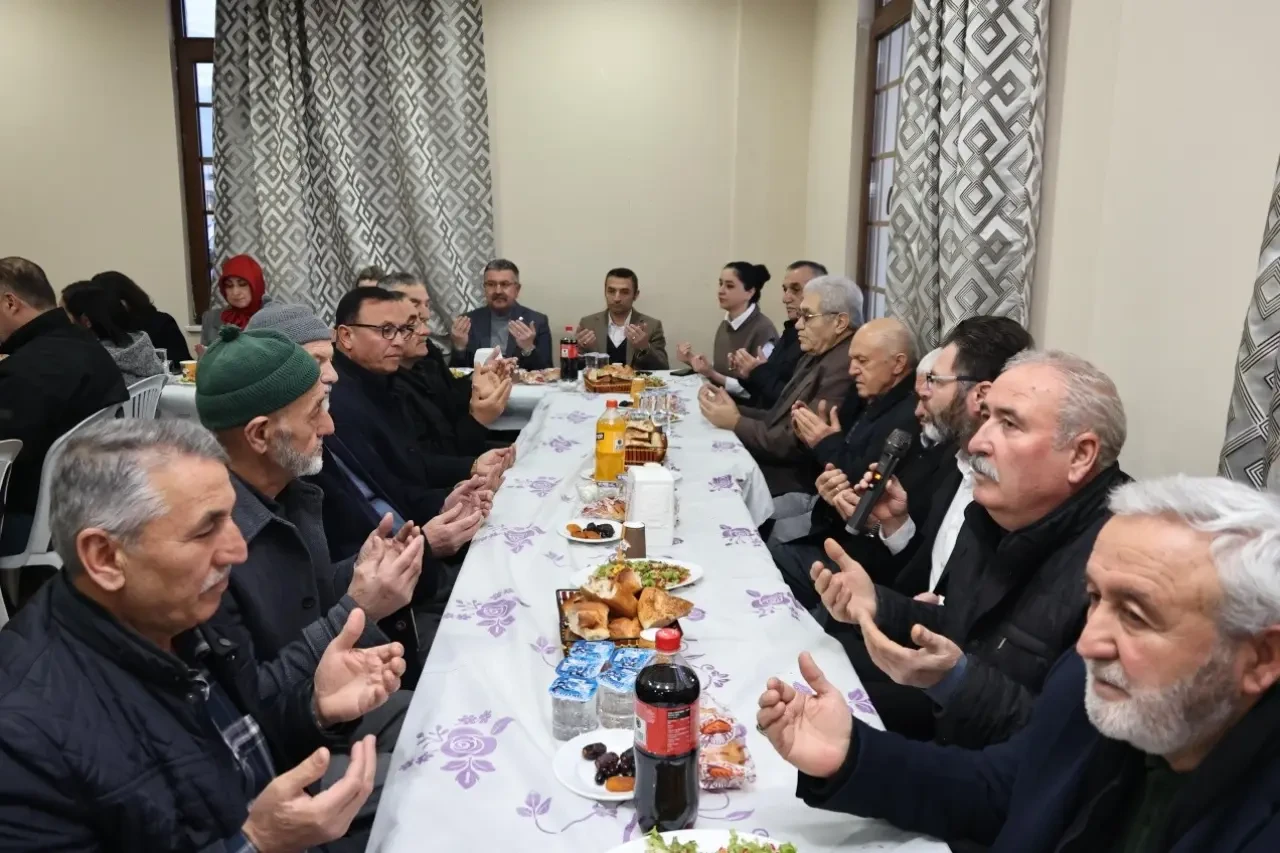 Başkan Çerkezlerle İftarda 2