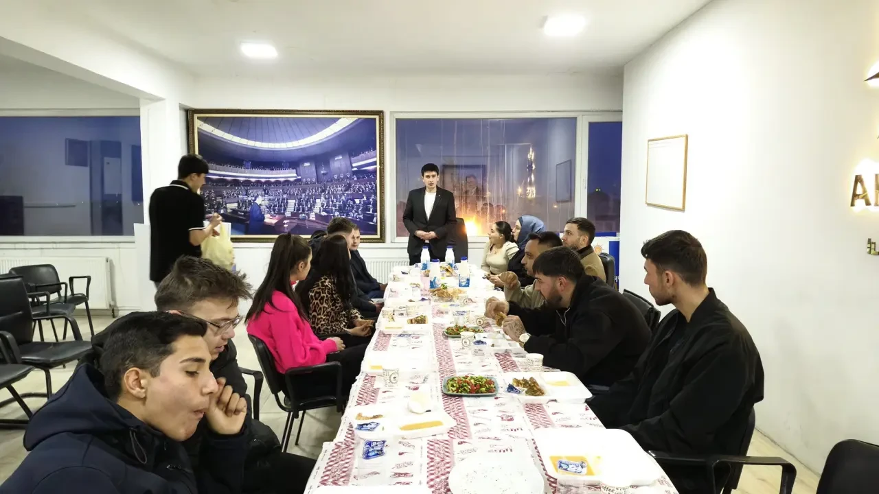 AK Gençlik Sahada: Birlik, Beraberlik, Kararlılık 3