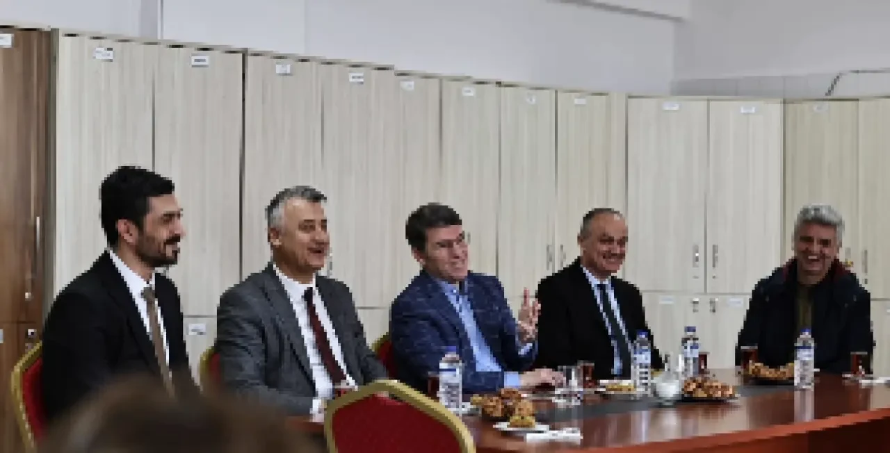 Amasya’da Sürpriz Ziyaret: Vali Sınıfta! 3