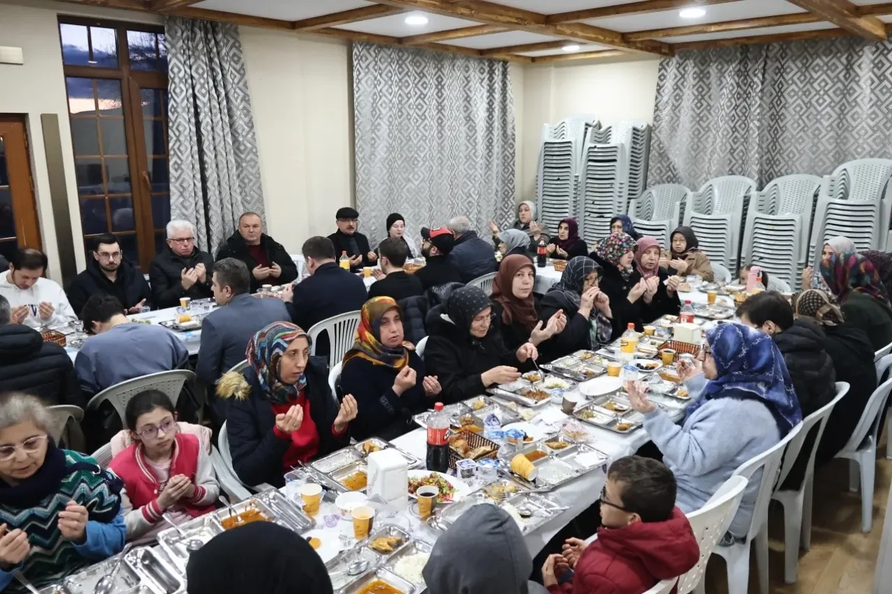 Başkan Çerkezlerle İftarda 3