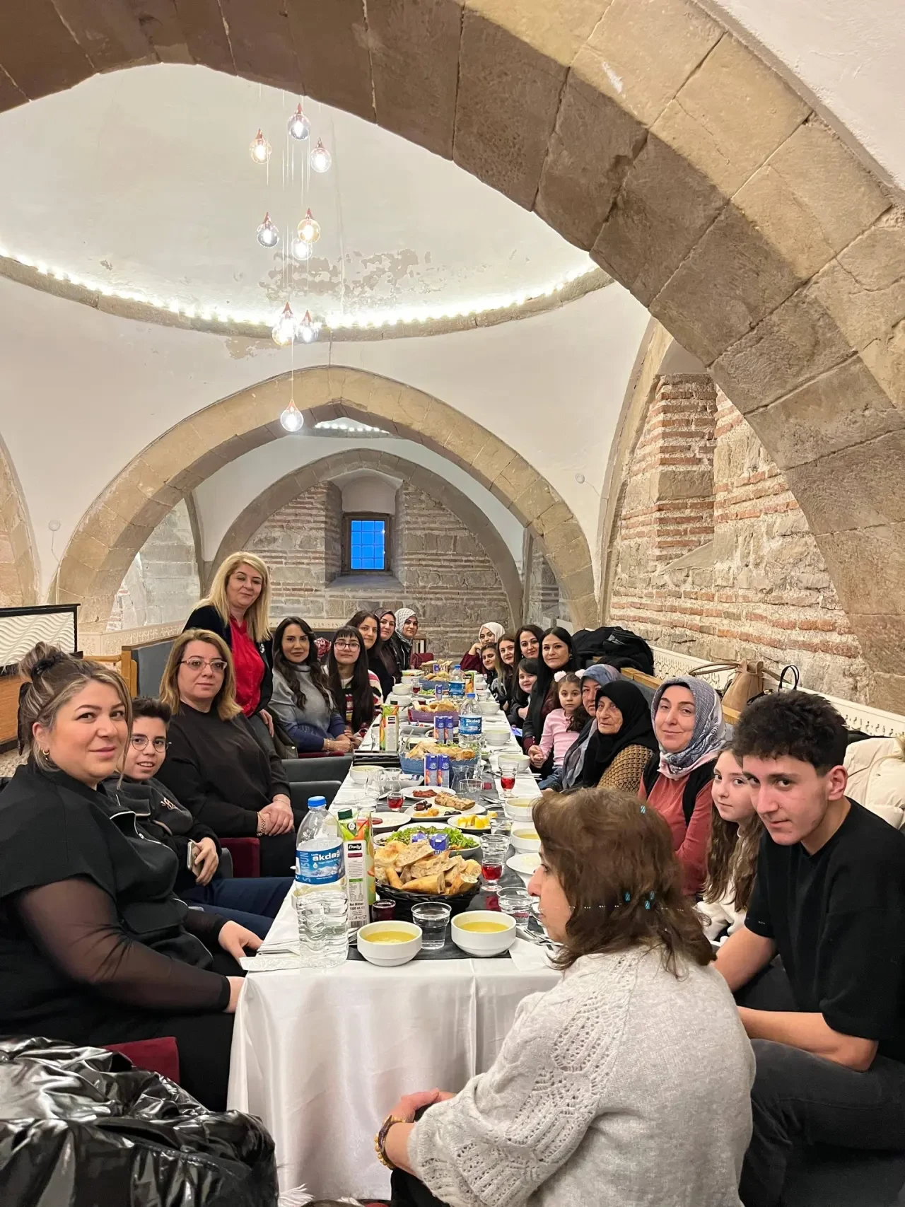 AK Kadınlar Ailelerle İftarda Buluştu 3