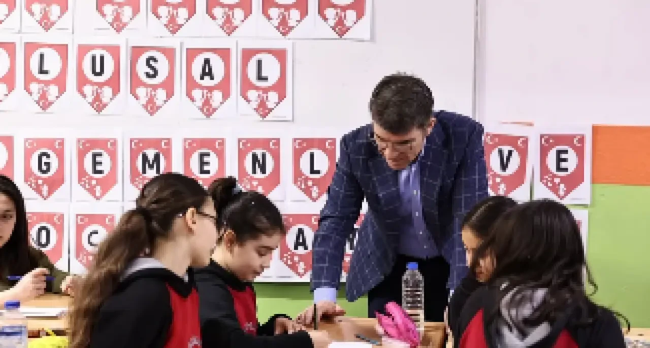 Amasya’da Sürpriz Ziyaret: Vali Sınıfta! 5