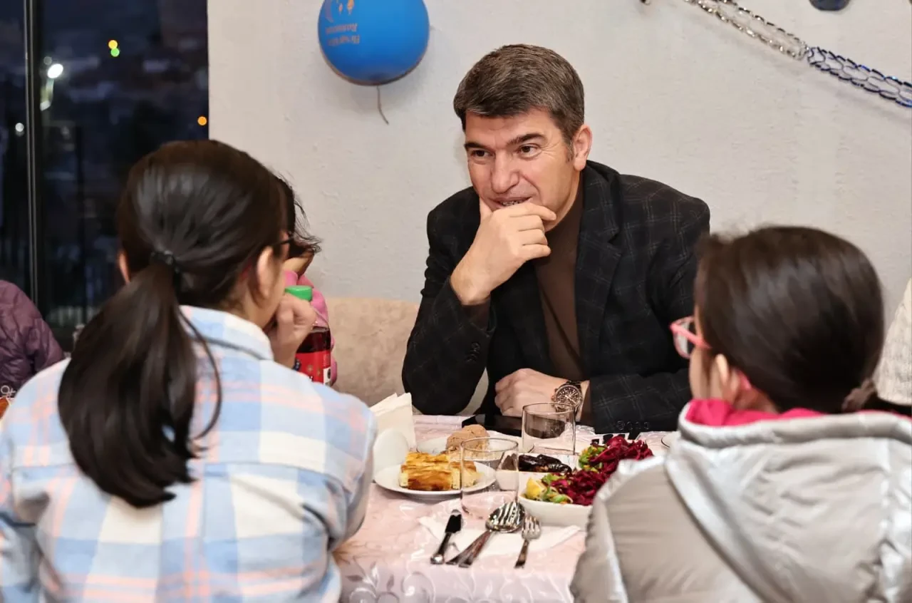 Vali Bakan Çocuklarla İftarda 2