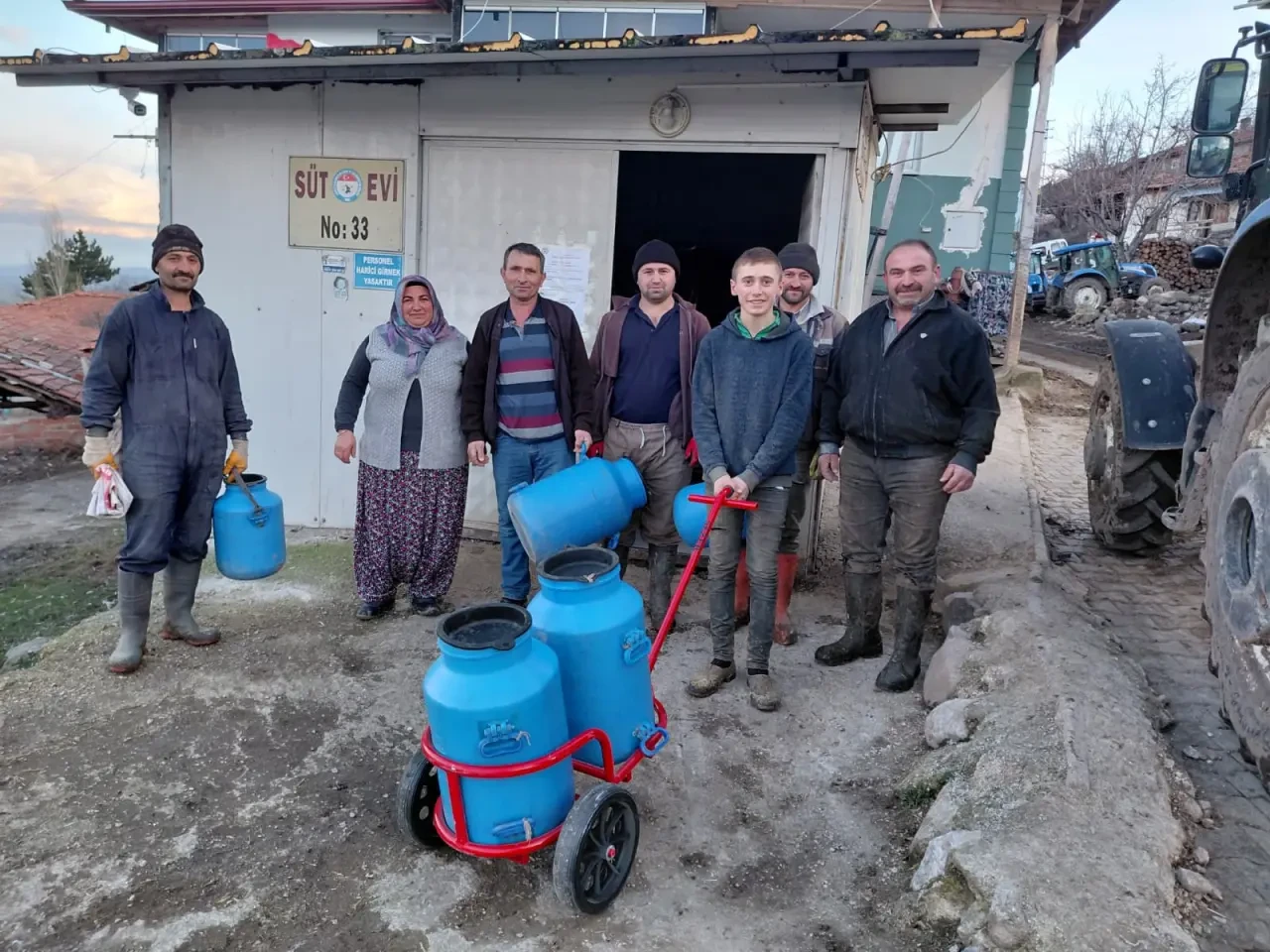 Amasya'da Köyde Sessiz Başarı: Her Gün 1100 Litre Süt! 4