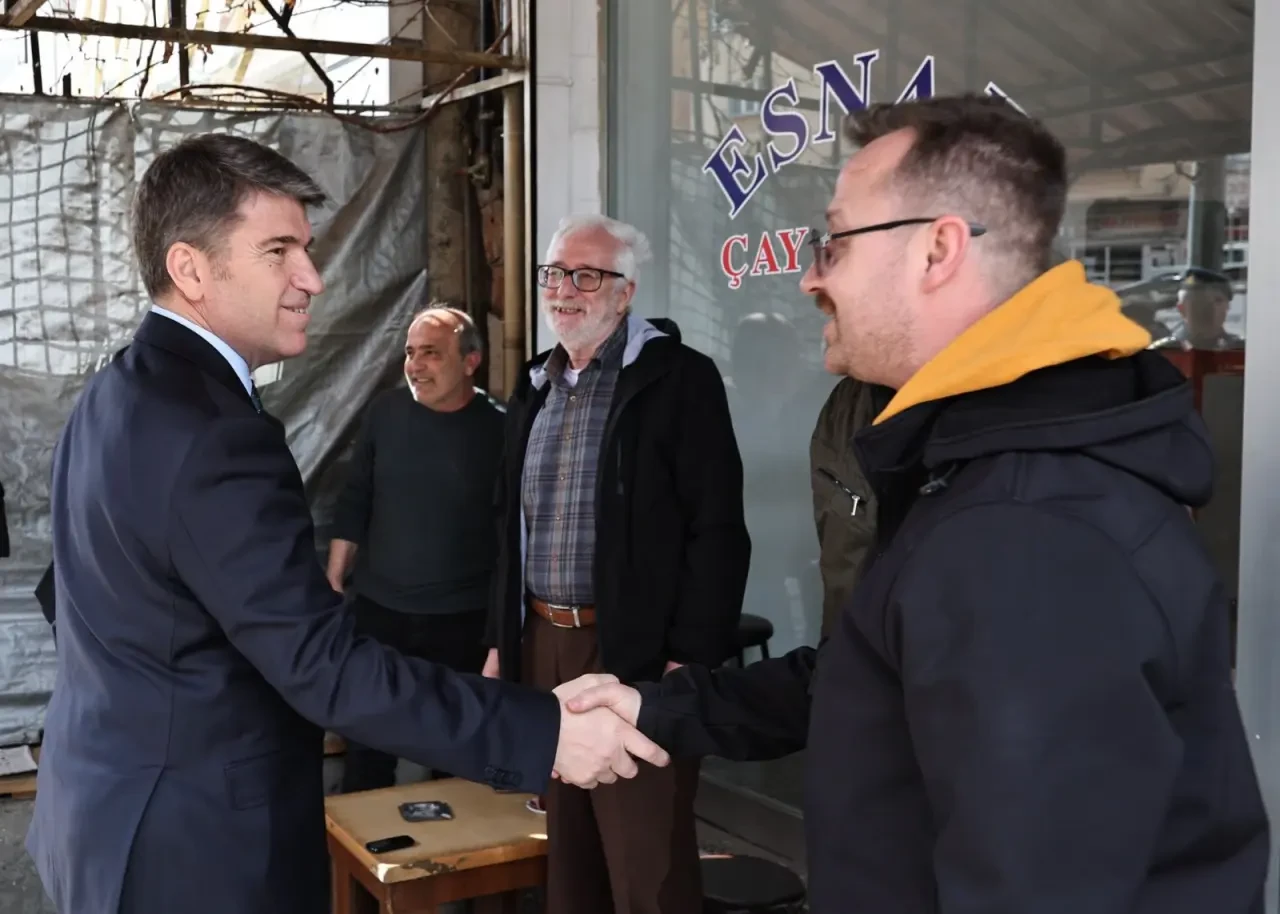 Amasya Valisi Bakan Sokağa İndi: Vatandaşla Bayramlaştı! 1