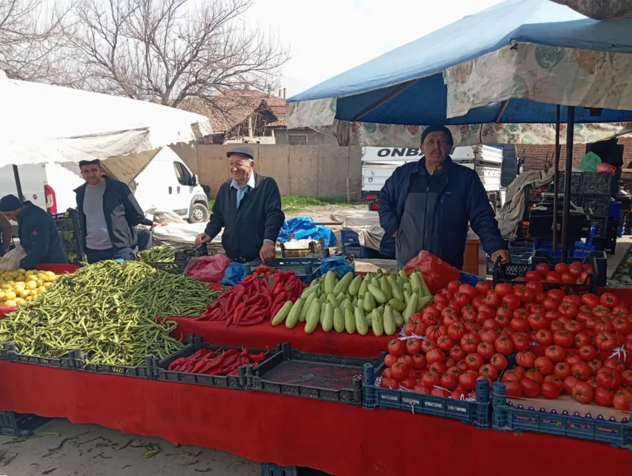 Merzifon Pazarı Bayram Sonrası Canlandı: Tezgah Az, Fiyatlar Sabit Kaldı 1