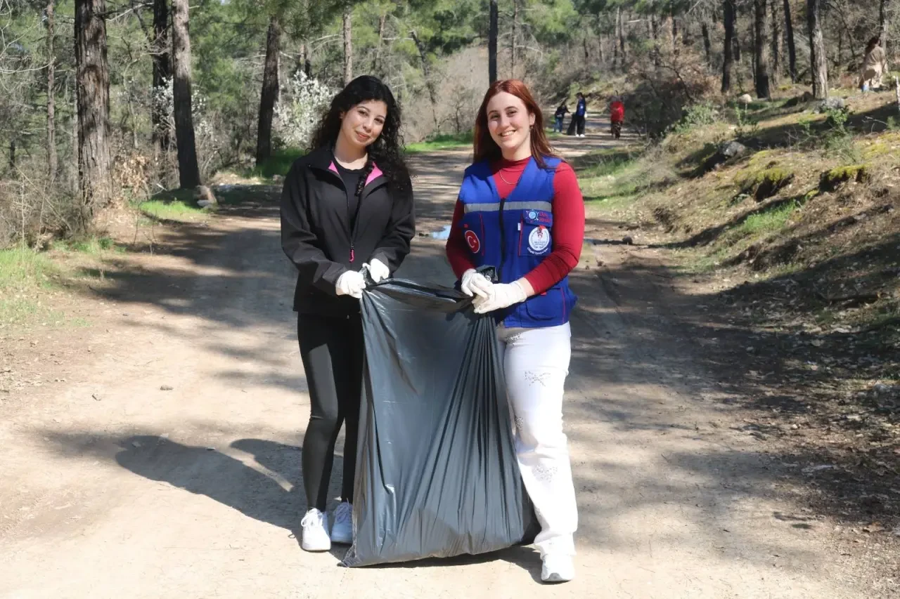 Amasya’da Gençler Doğaya Sahip Çıktı 3