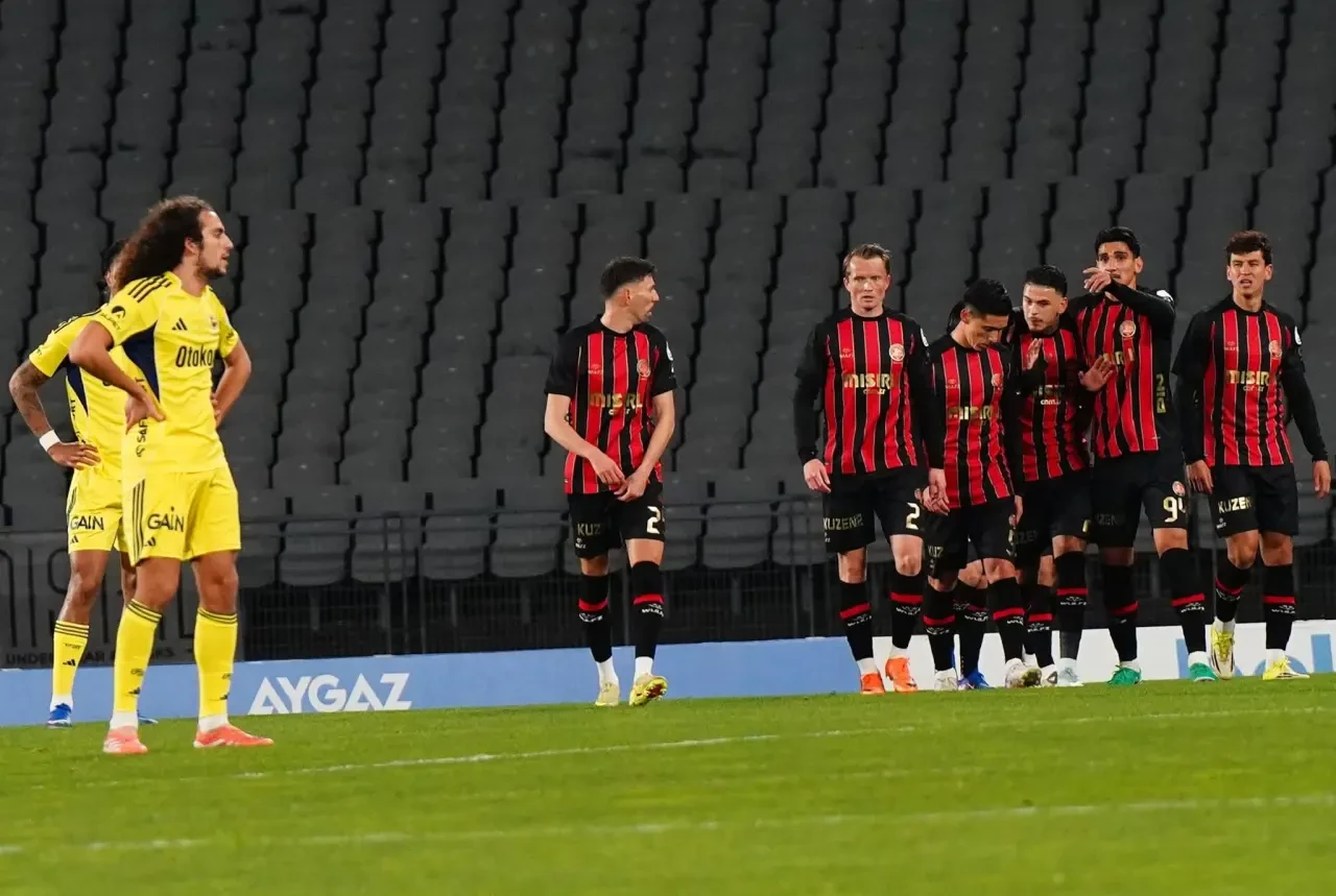 Fenerbahçe'ye Zirve Yarışında Büyük Darbe! 1