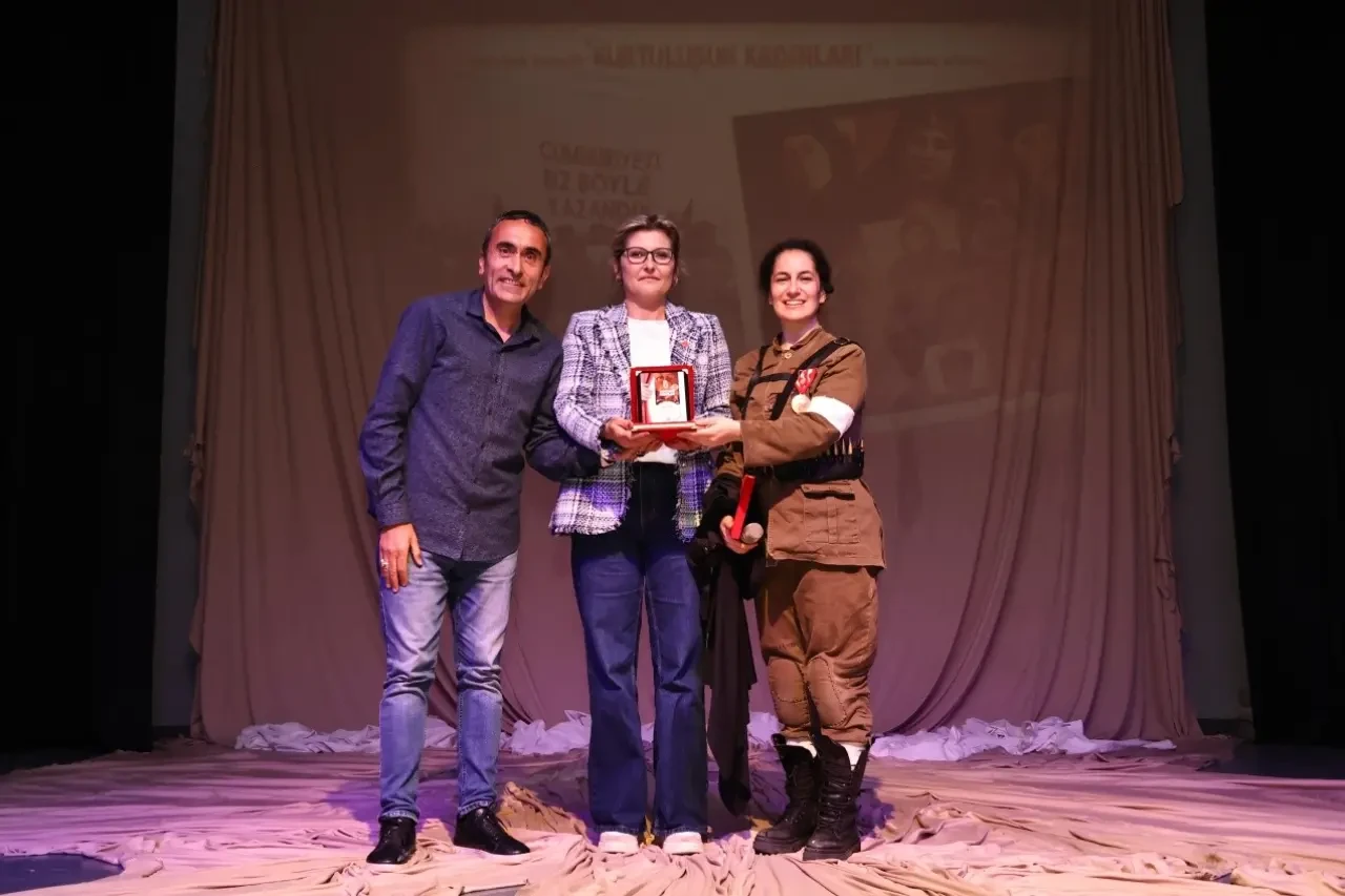 Kurtuluşun Kadınları Sahnedeydi 17