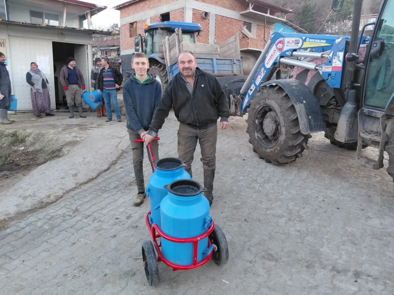 Amasya'da Köyde Sessiz Başarı: Her Gün 1100 Litre Süt! 3