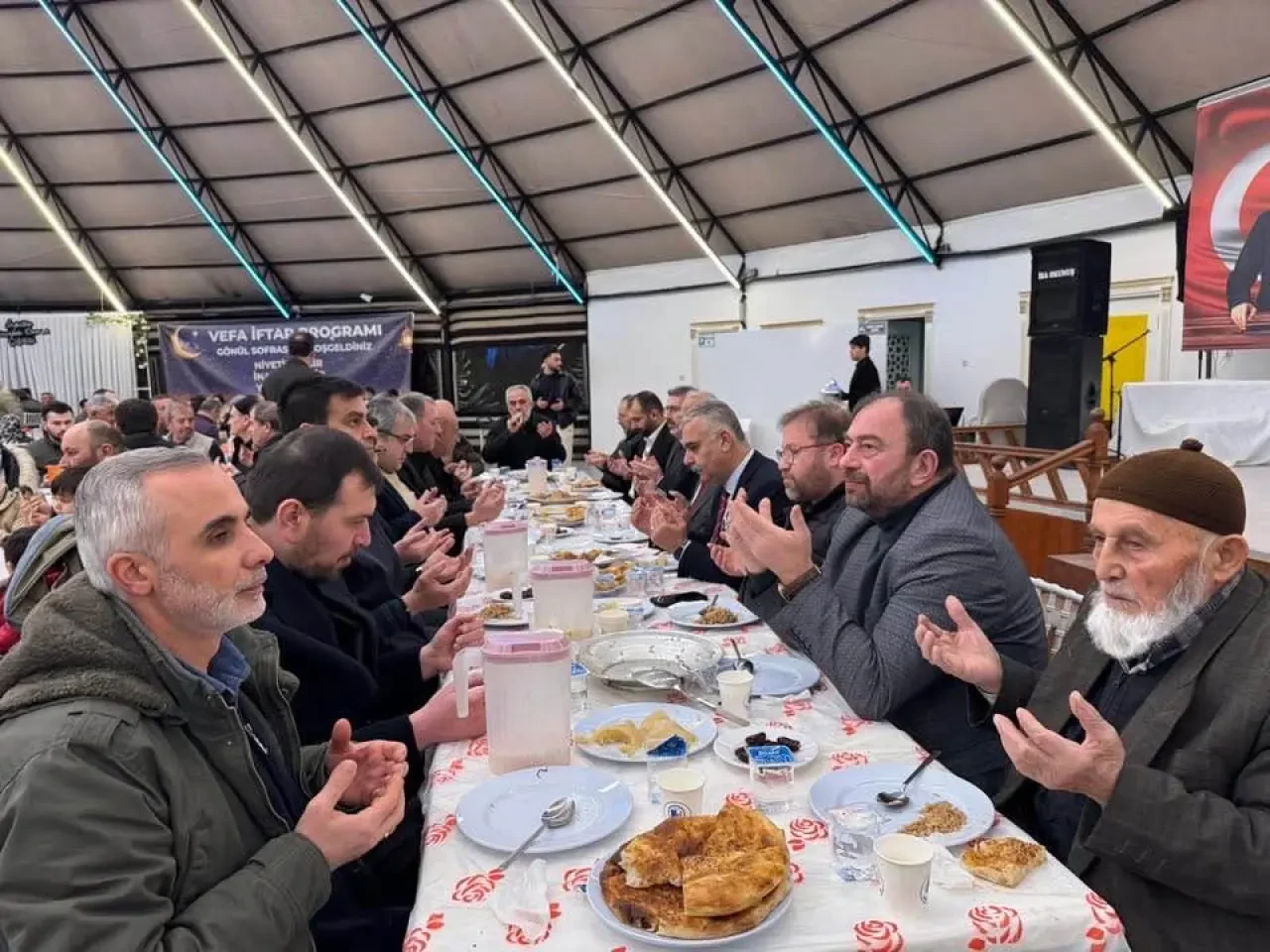 AK PARTİ İSKİLİP’TE VEFA İFTAR PROGRAMI DÜZENLEDİ 4