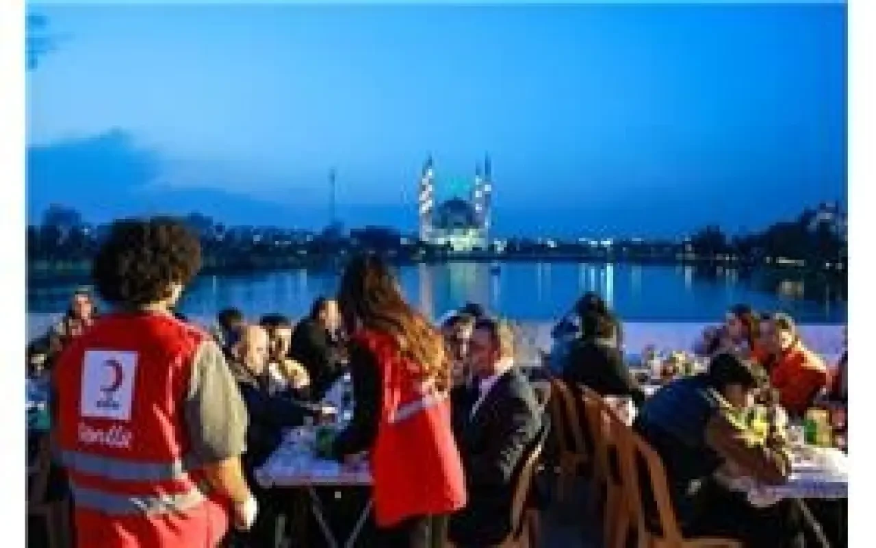 Tarihi Köprüdeki İftara Binler Katıldı! 2