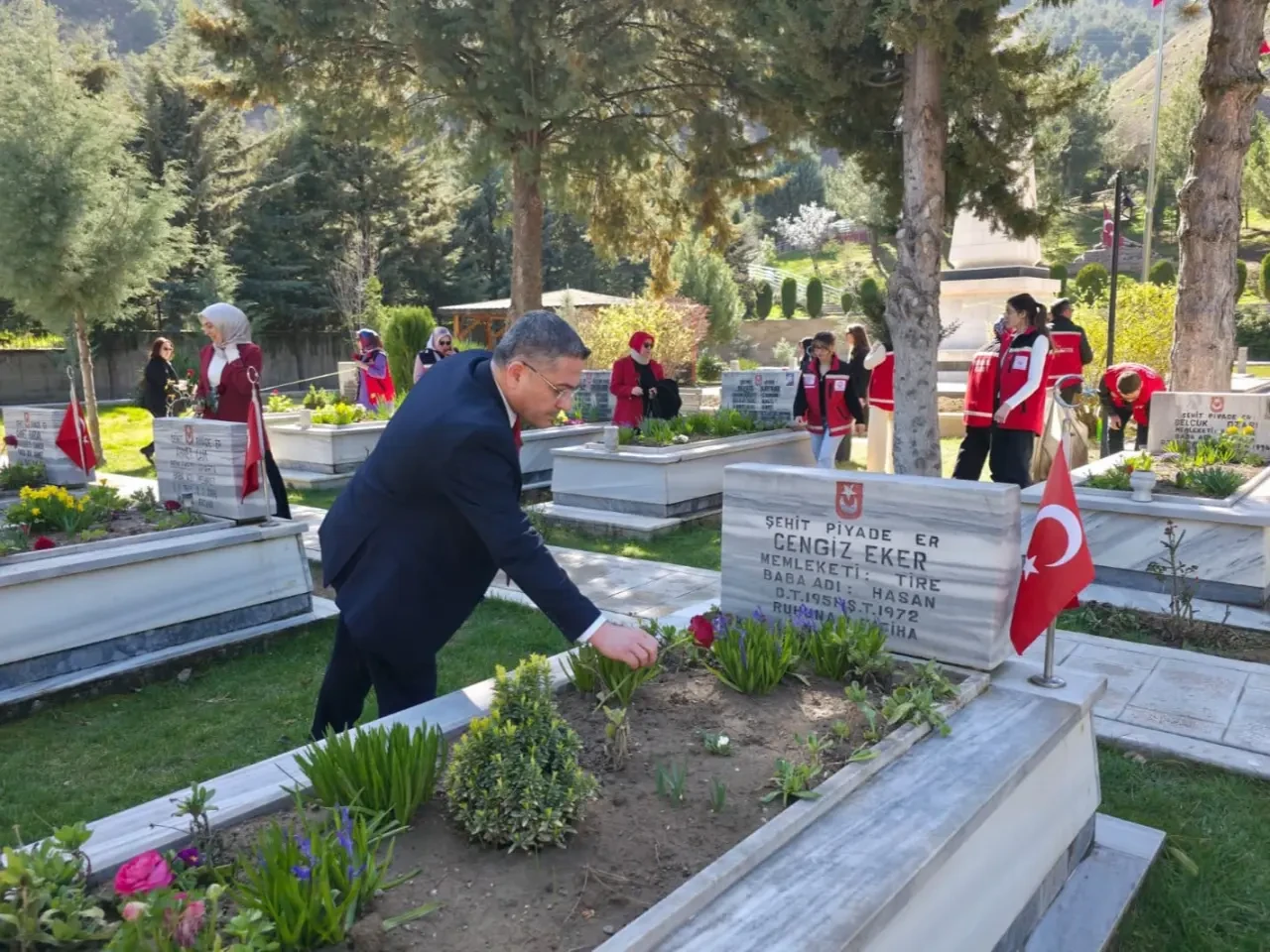 Amasya'da Şehitliklerde Büyük Temizlik Hareketi 3