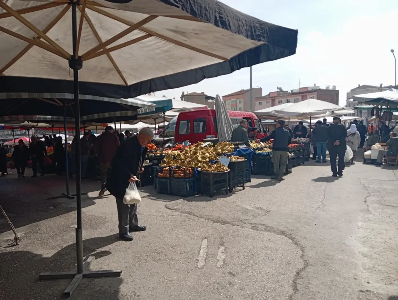 Merzifon Pazarı Bayram Sonrası Canlandı: Tezgah Az, Fiyatlar Sabit Kaldı 5