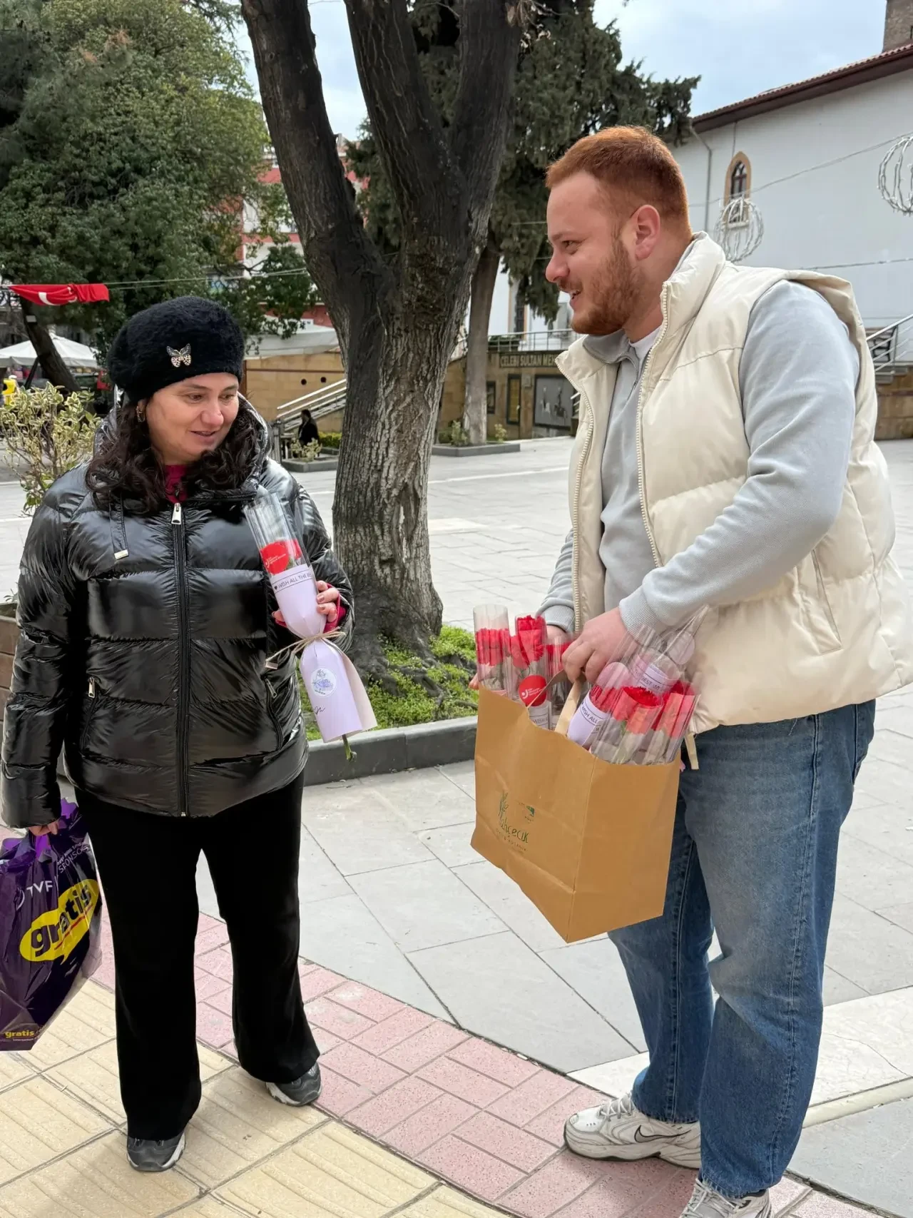 Merzifon CHP Gençlik Kolları’ndan Kadınlara Jest 2