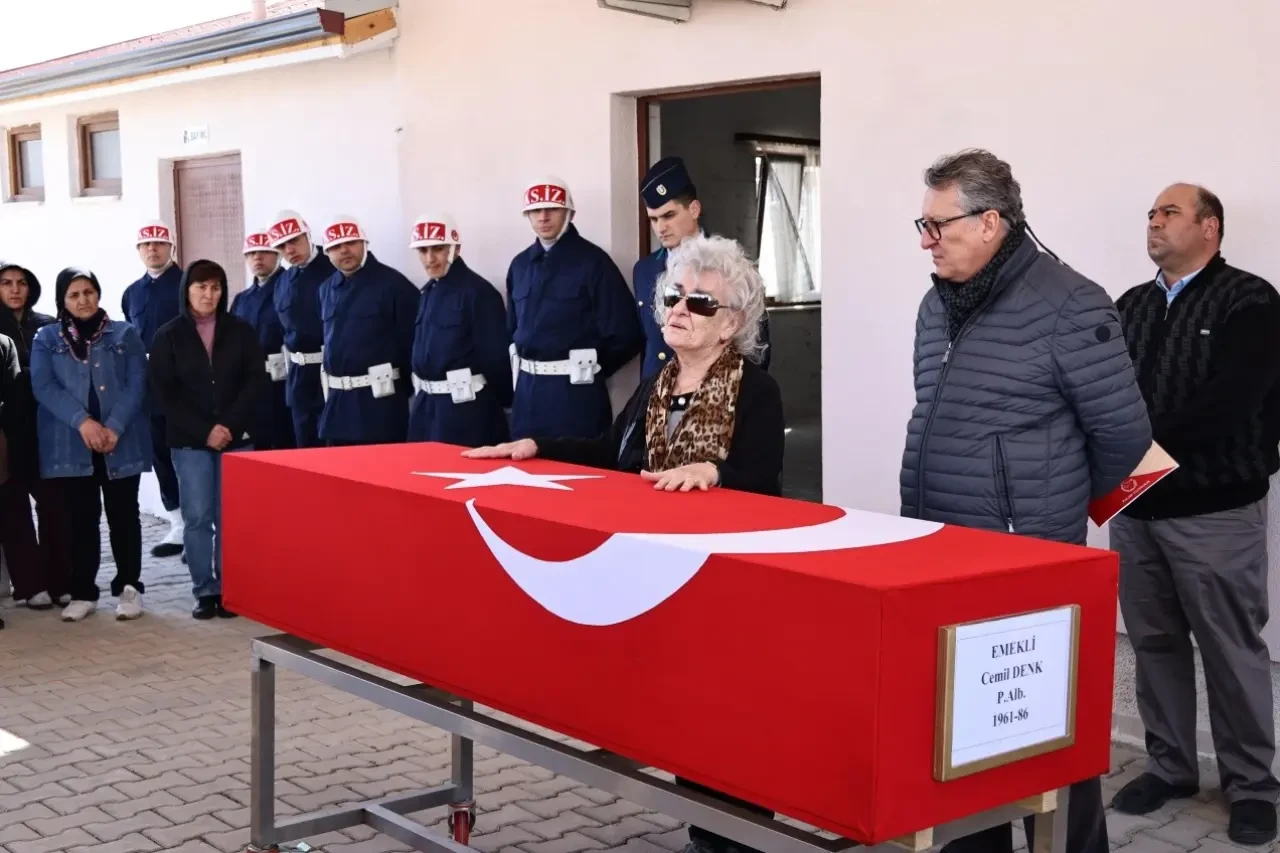 Kadavrasını Bağışlayan Emekli Albay Son Yolculuğuna Uğurlandı 4