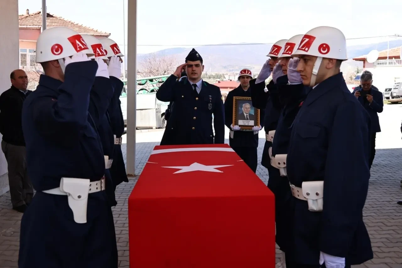 Kadavrasını Bağışlayan Emekli Albay Son Yolculuğuna Uğurlandı 7