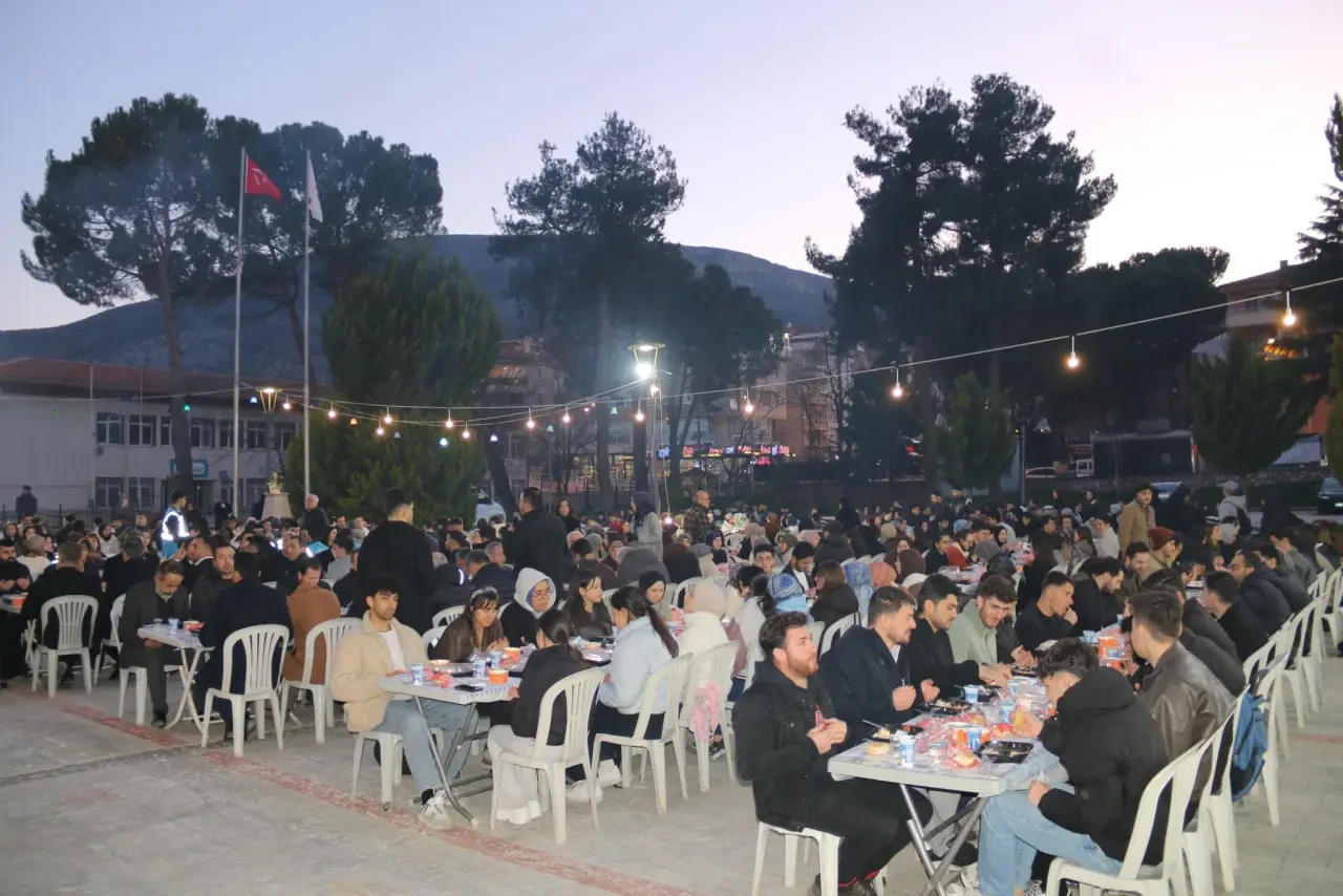 Vekil Öğrencilerle İftarda 7