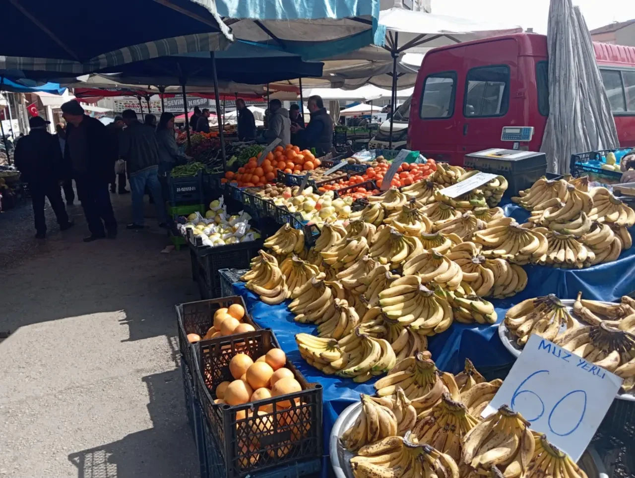 Merzifon Pazarı Bayram Sonrası Canlandı: Tezgah Az, Fiyatlar Sabit Kaldı 4