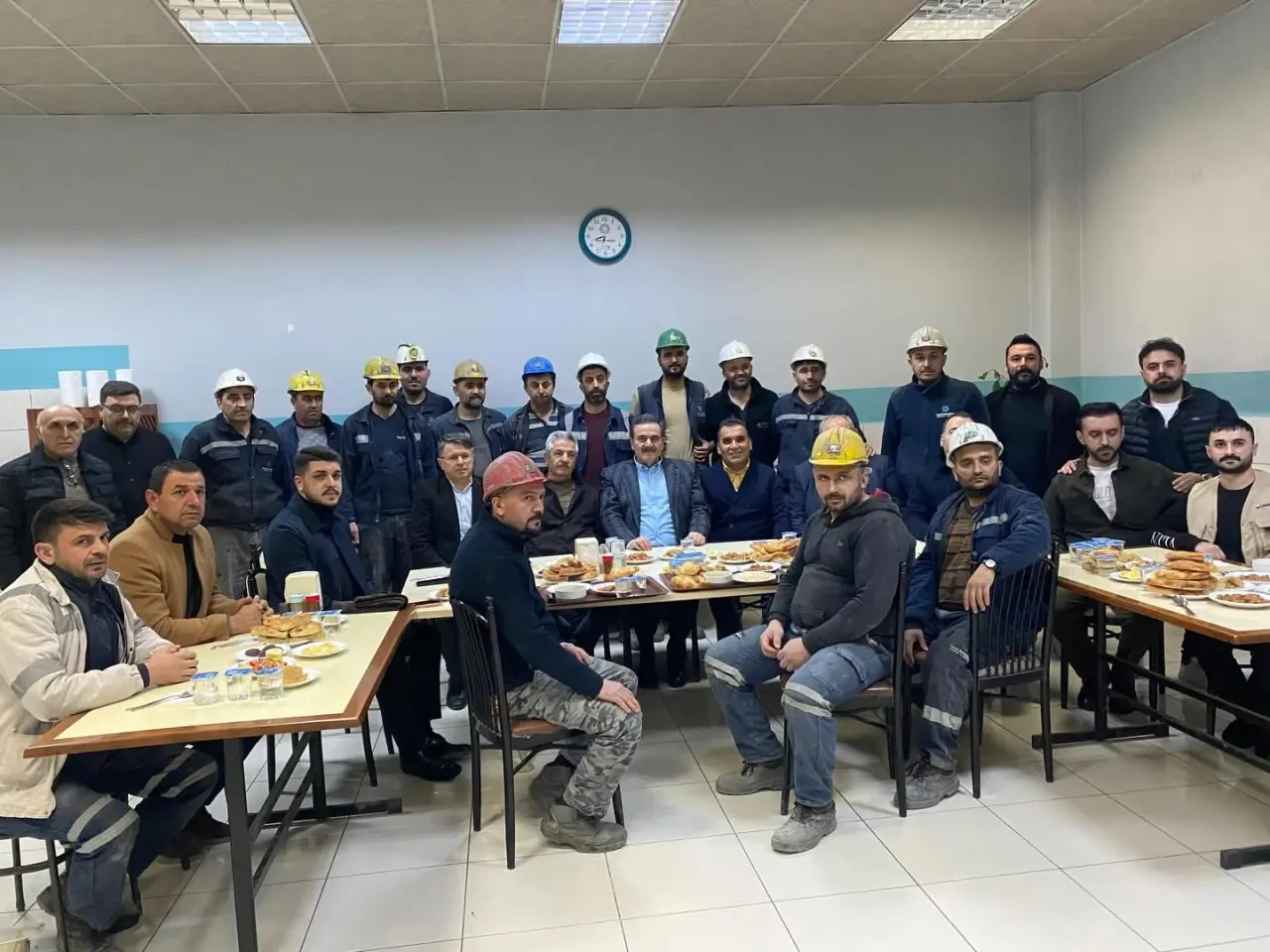 Milletvekili Haluk İpek Maden İşçileriyle İftar Sofrasında 3