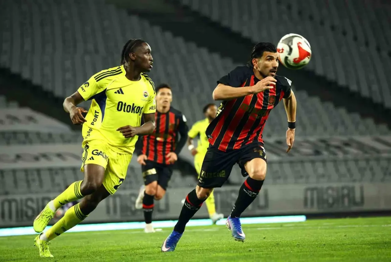 Fenerbahçe'ye Zirve Yarışında Büyük Darbe! 3