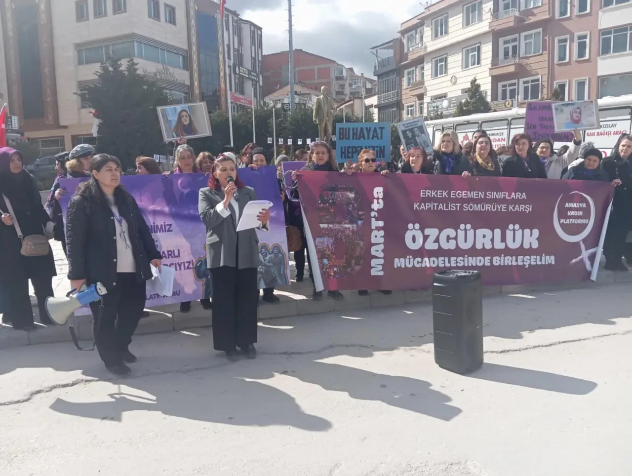 Merzifonlu Kadınlar Günlerini Halay Çekerek Kutladı! 5