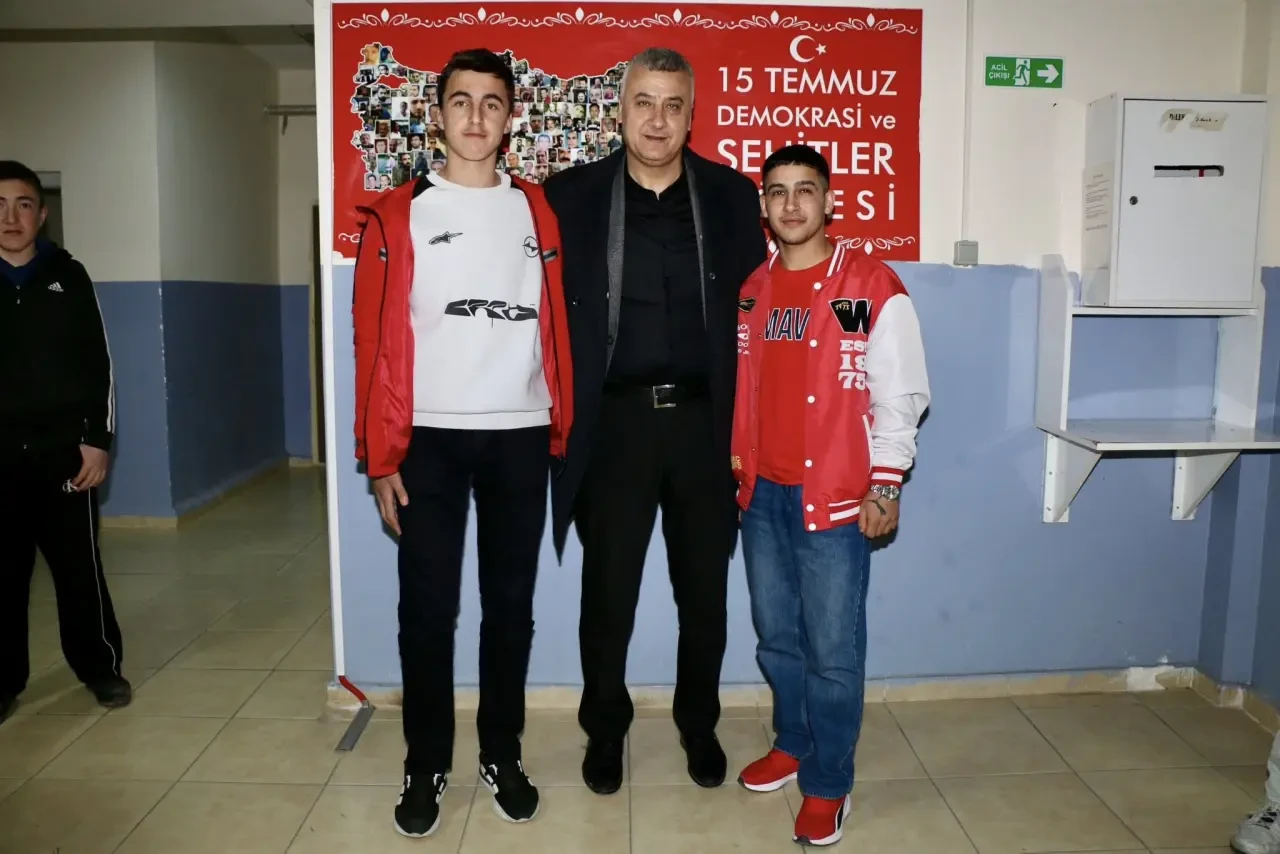 Müdür Katipoğlu Öğrencilerle Aynı Sofrada Buluştu! 3