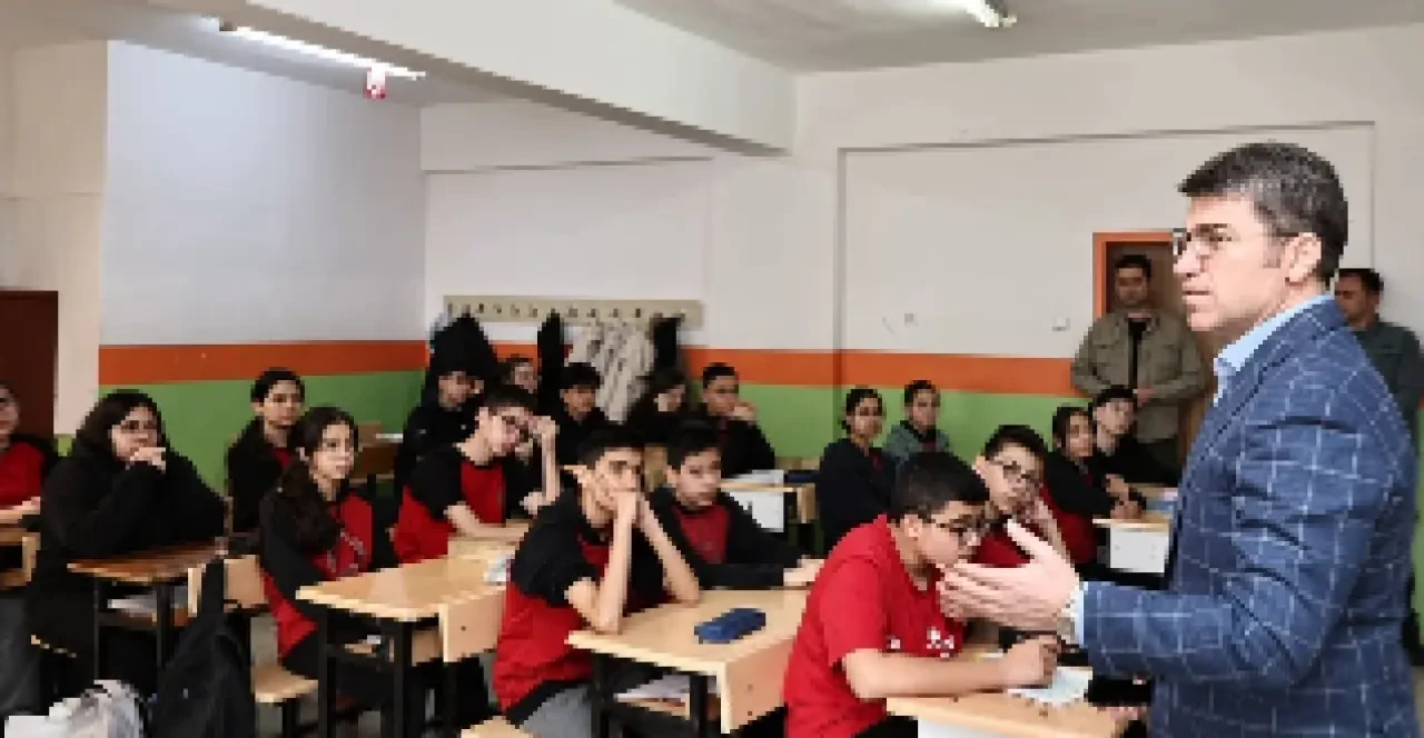 Amasya’da Sürpriz Ziyaret: Vali Sınıfta! 1