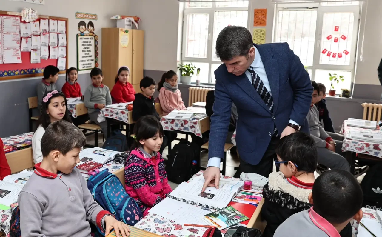 Amasya Valisi Bakan’dan Aydınca’da Eğitime Yakın Takip 3