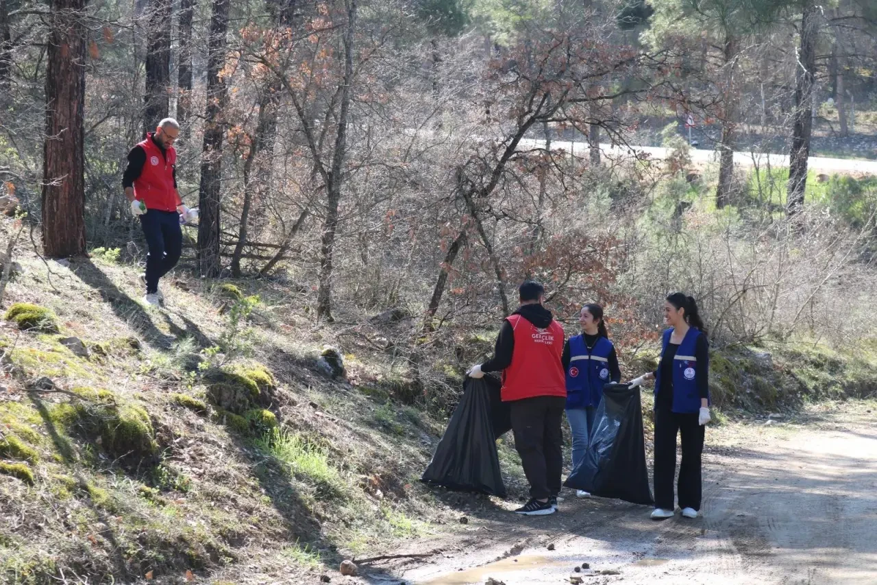 Amasya’da Gençler Doğaya Sahip Çıktı 2