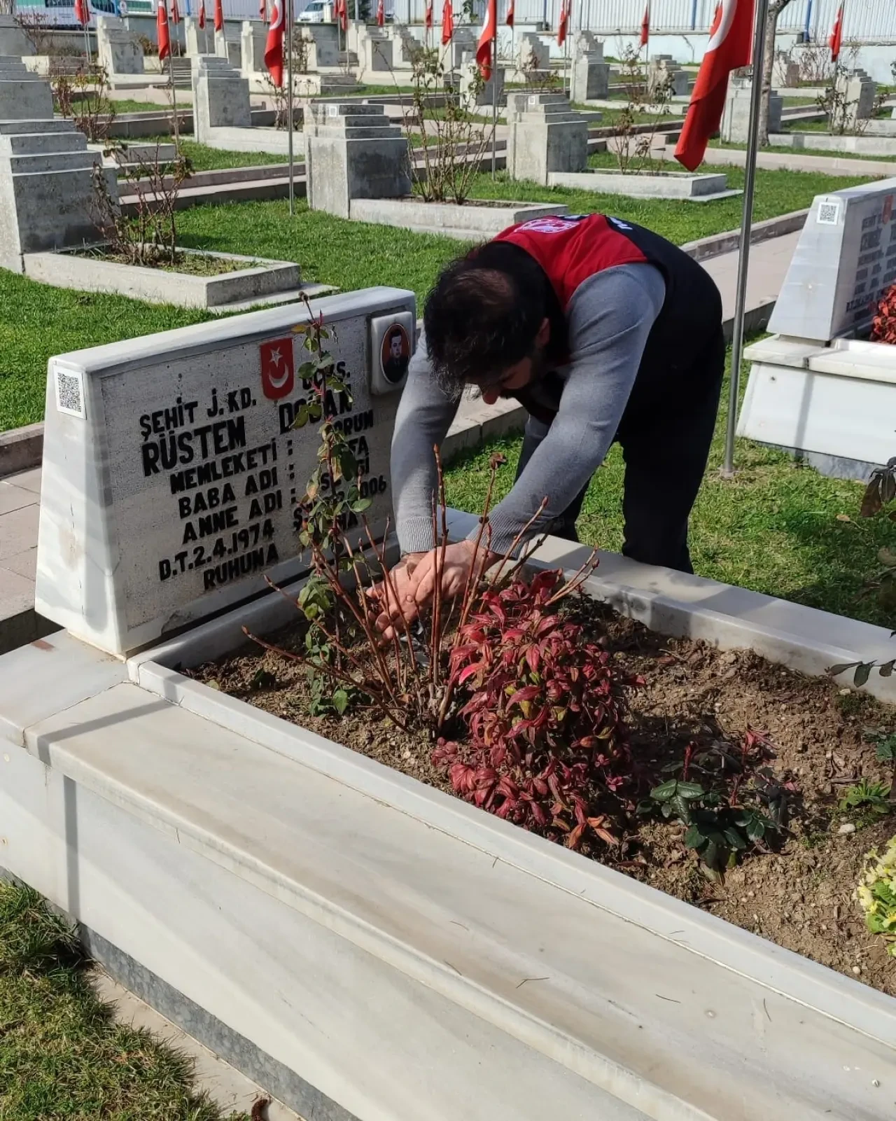 Merzifon Şehitliğine Bakım Yapıldı 1