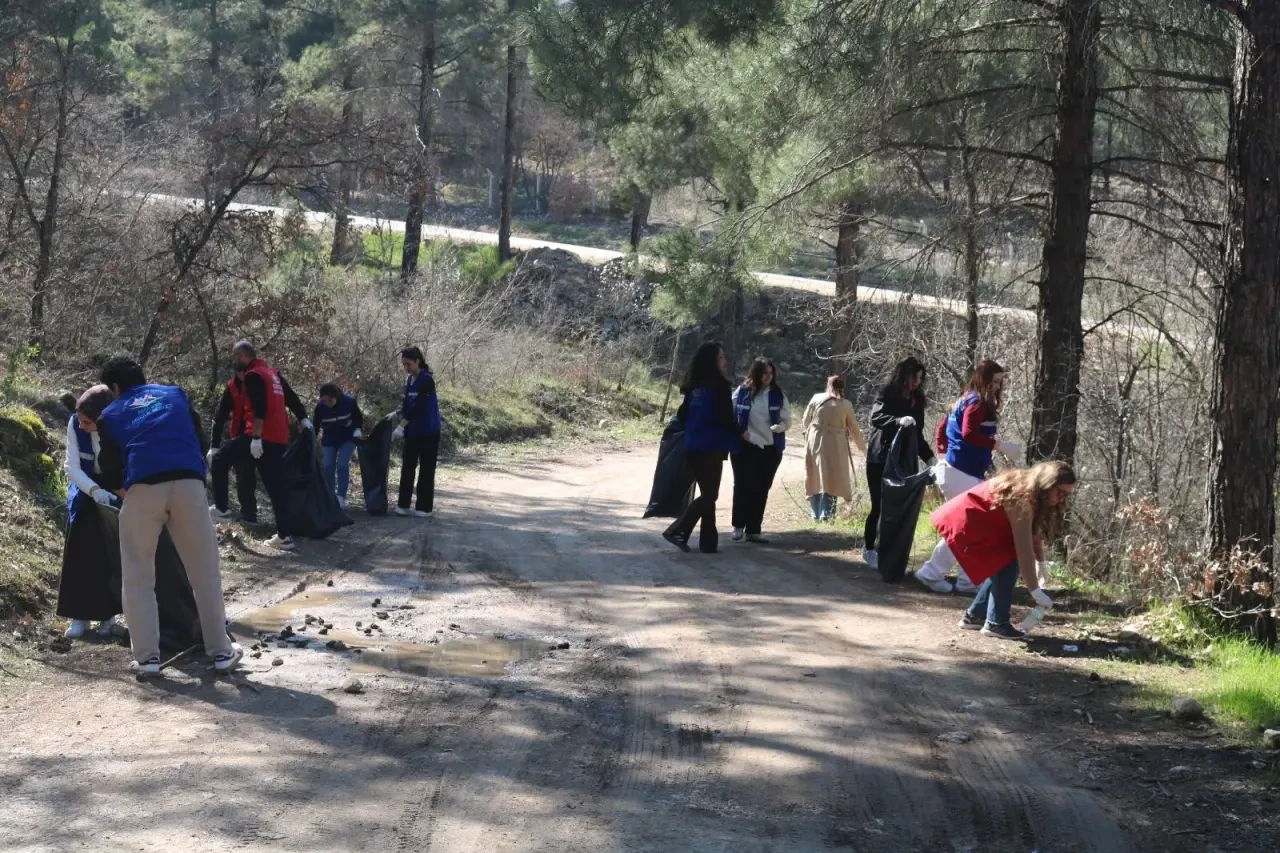 Amasya’da Gençler Doğaya Sahip Çıktı 5