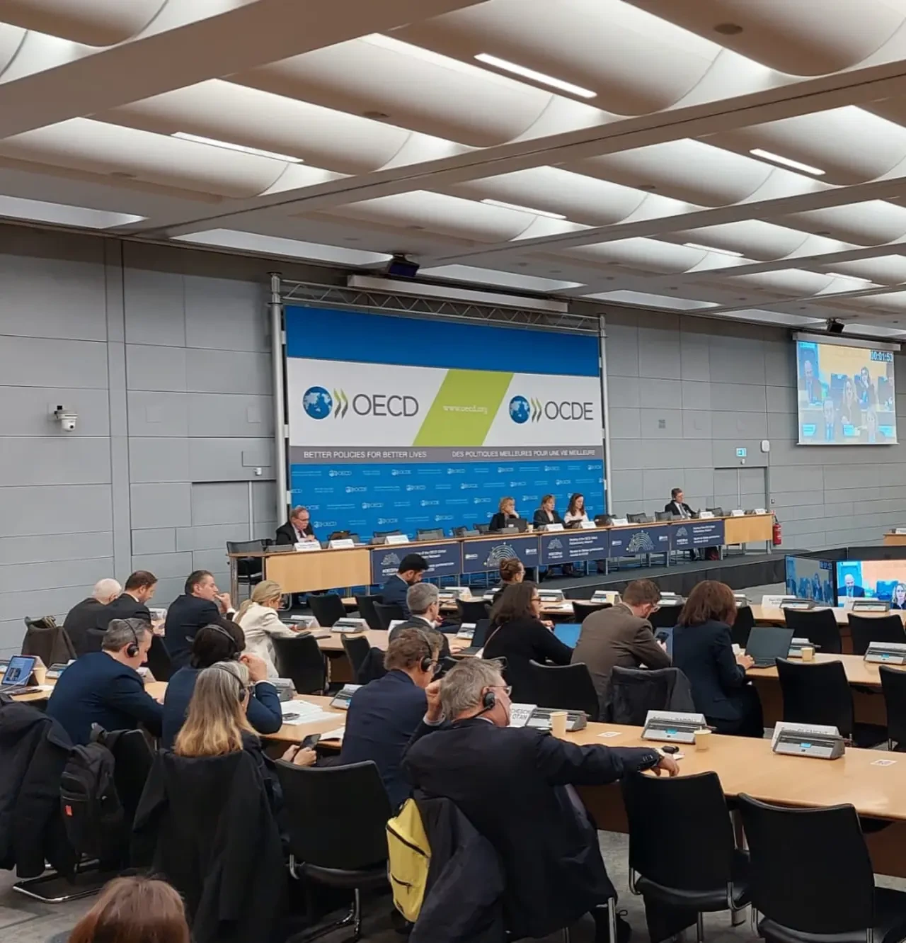 Karagöz Dünya Gündemini Paris’te Takip Etti 4