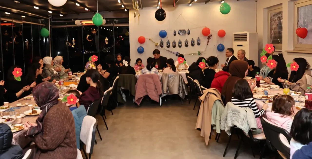 Vali Bakan Çocuklarla İftarda 1