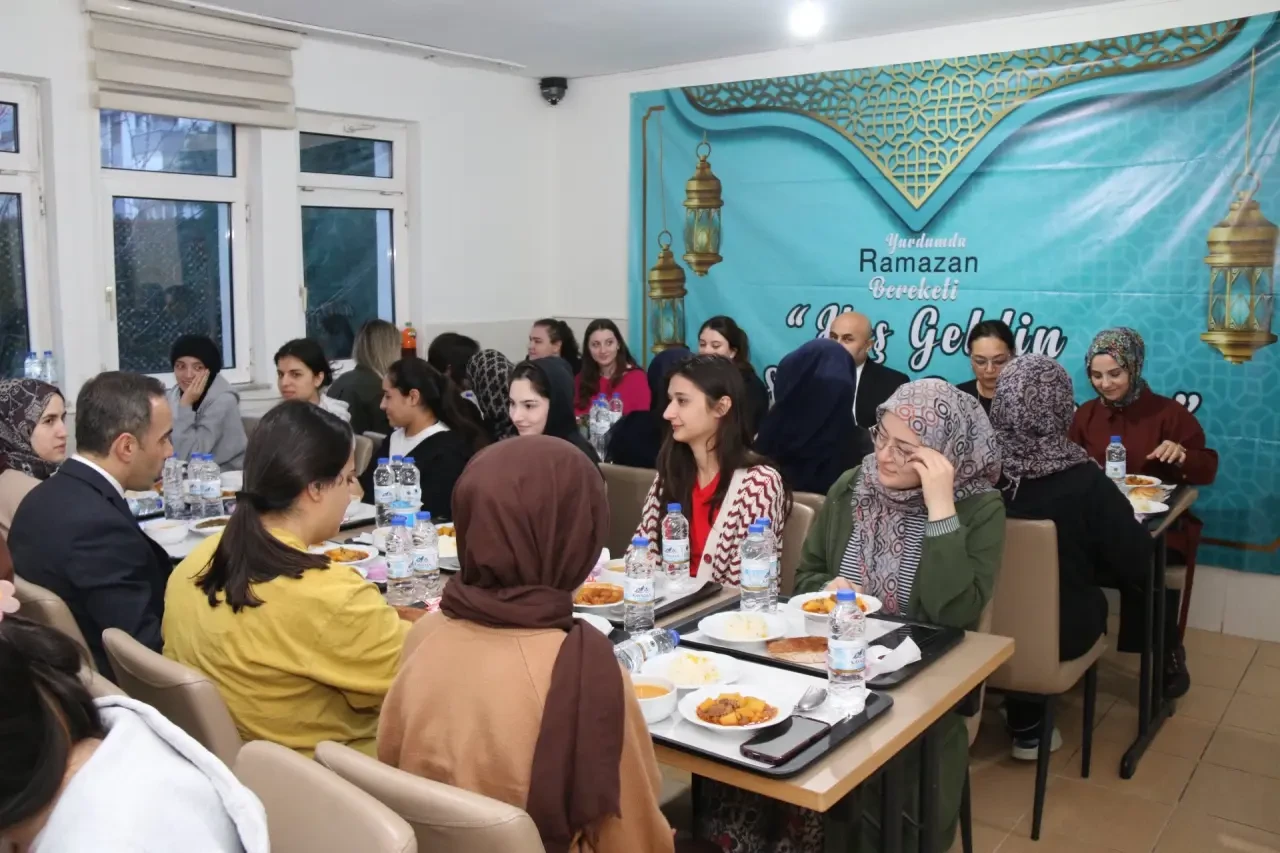 Hüsnüşah Hatun Yurdu’nda Ramazan Sofrası 1