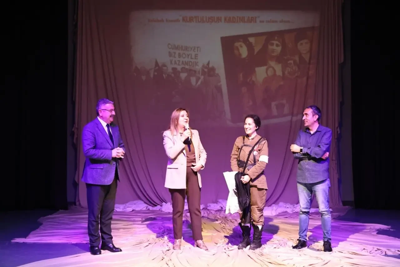 Kurtuluşun Kadınları Sahnedeydi 16