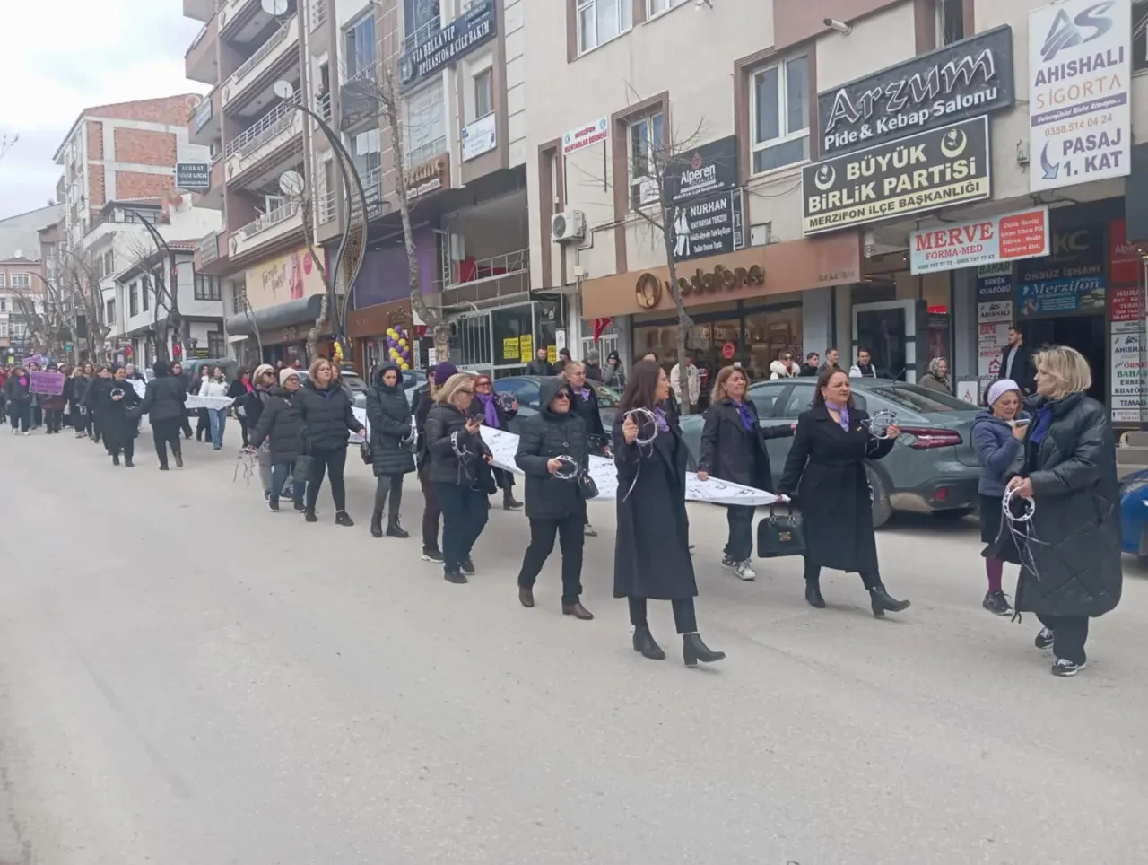 Merzifonlu Kadınlar Günlerini Halay Çekerek Kutladı! 3