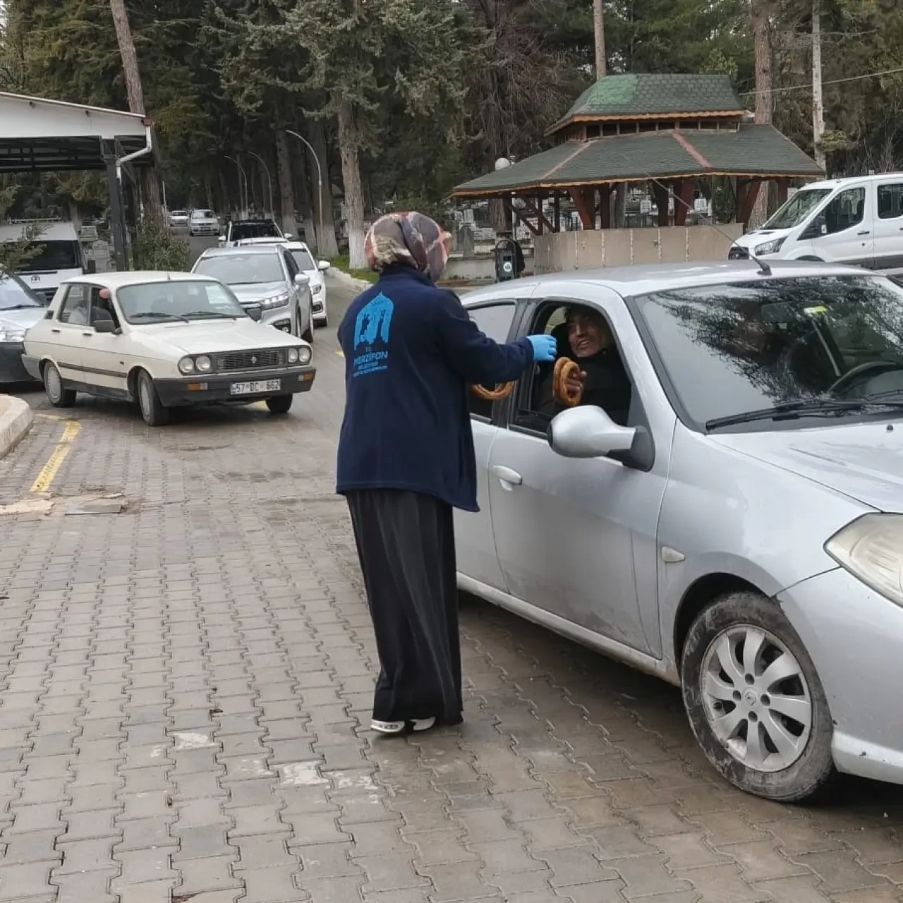Mezarlık Ziyaretine Gelenlere Merzifon Belediyesi’nden İkram 1