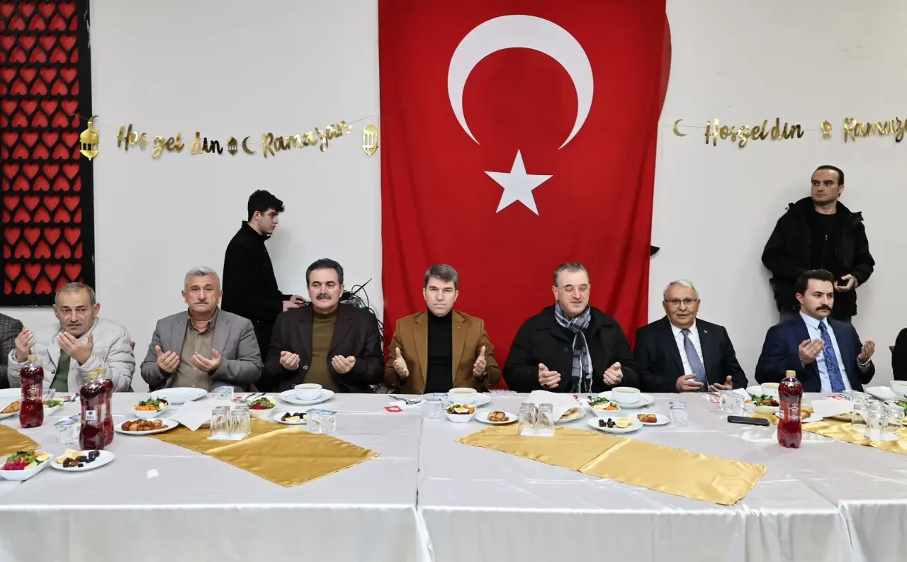 Vali ve Milletvekilleri Göynücek’te Vatandaşla İftarda 4